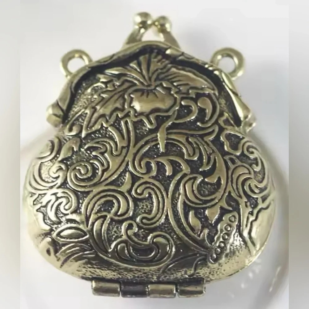 Vintage Magnetic Purse Pendant Necklace, 29 1/4” Chain, Brassy Tone